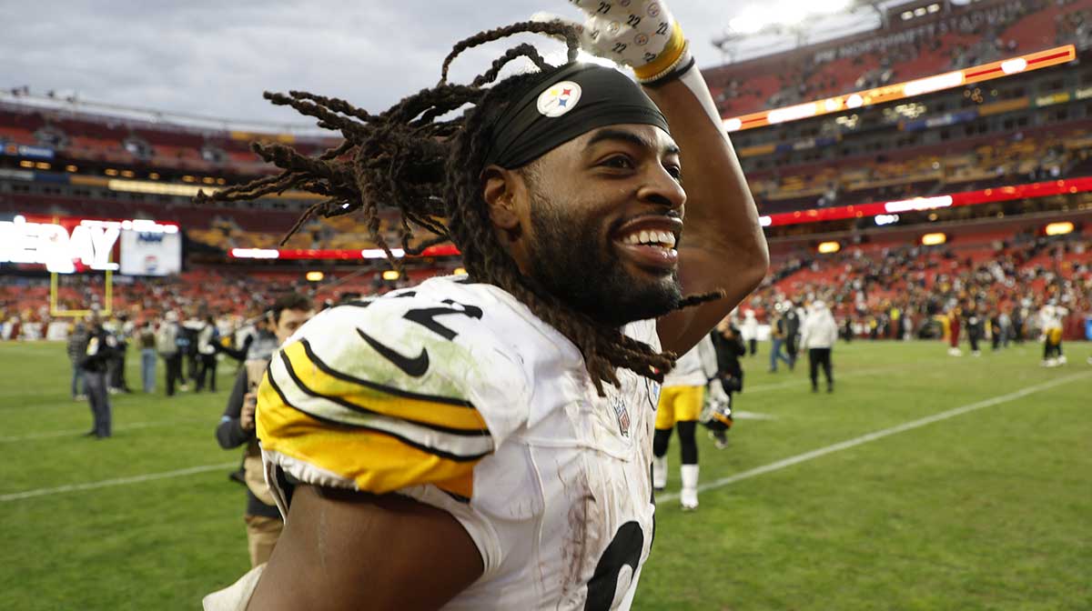 Pittsburgh Steelers running back Najee Harris (22) celebrates while leaving the field after the Steelers' game against the Washington Commanders at Northwest Stadium.