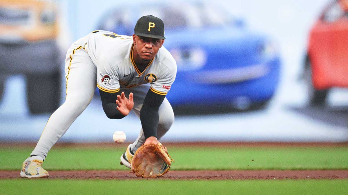 Pittsburgh Pirates third baseman Ke'Bryan Hayes (13) collects a ground ball hit by the San Francisco Giants during the second inning at Oracle Park.