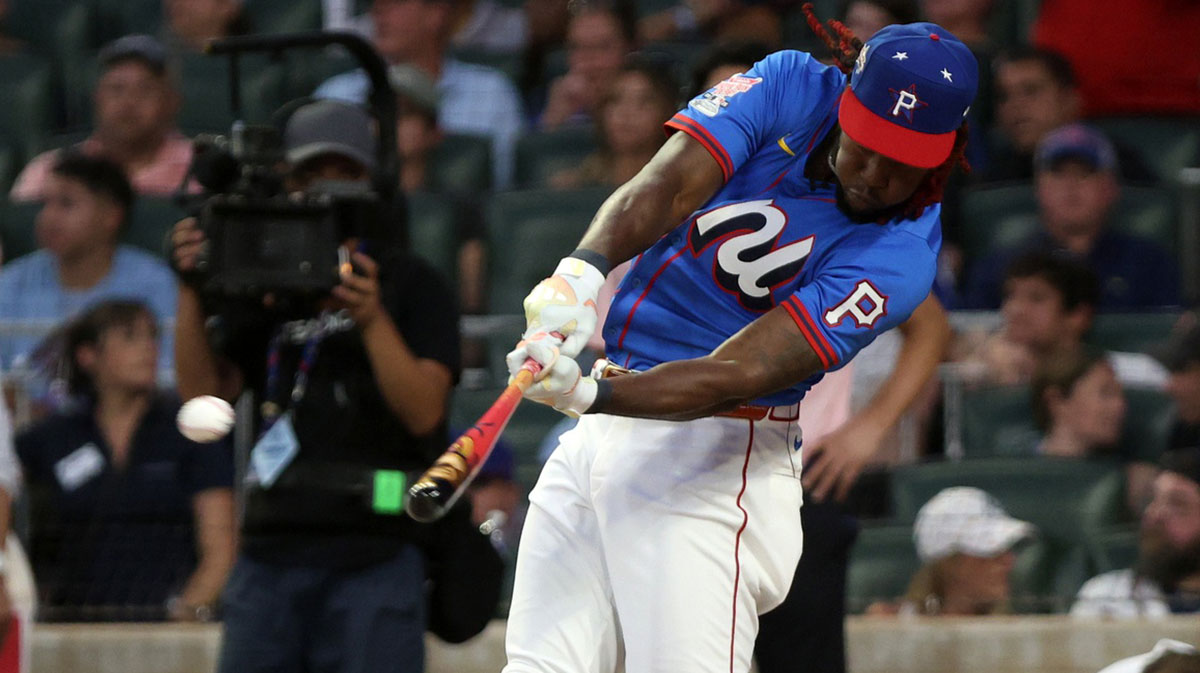 Pittsburgh Pirates outfielder Oneil Cruz (15) bats during the 2025 Home Run Derby