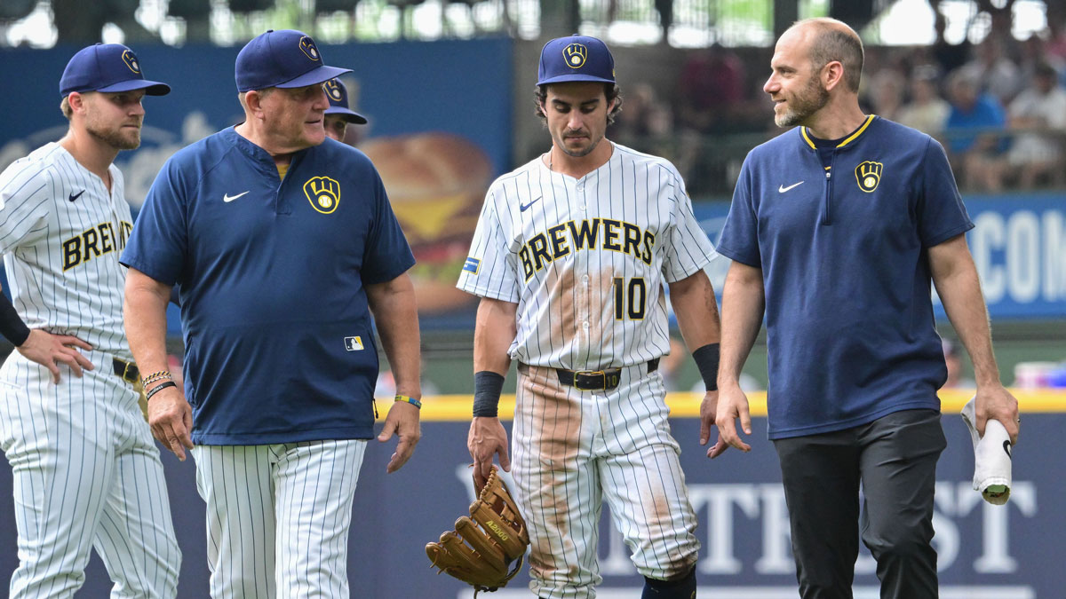 Milwaukee Brewers right fielder Sal Frelick (10) leaves the game with manager Pat Murphy after an injury in the third inning against the Washington Nationals at American Family Field.