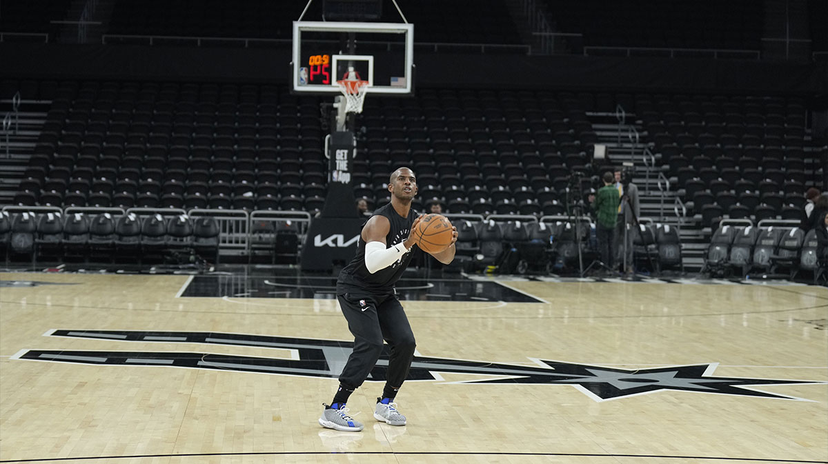 San Antonio Spurs guard Chris Paul (3) warms up before a game against the Phoenix Suns at Moody Center