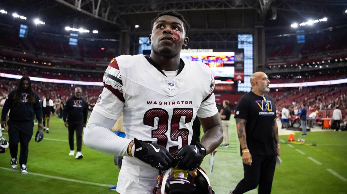 Washington Commanders safety Percy Butler (35) against the Arizona Cardinals at State Farm Stadium.