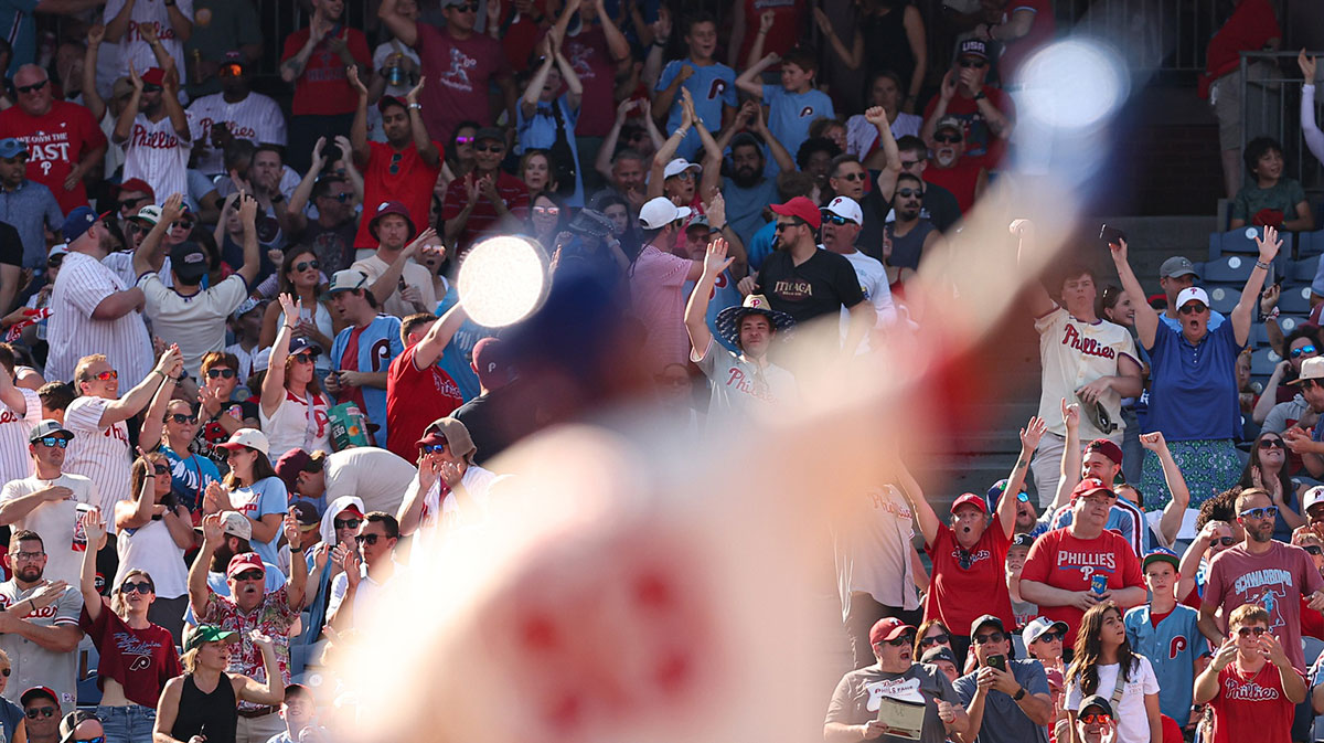 Fans cheer as Phillies second base Edmundo Sosa (33) runs the bases after hitting a home run during the fifth inning against the Cincinnati Reds at Citizens Bank Park.