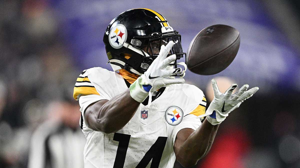 Pittsburgh Steelers wide receiver George Pickens (14) makes a catch against the Baltimore Ravens in the third quarter in an AFC wild card game at M&T Bank Stadium.