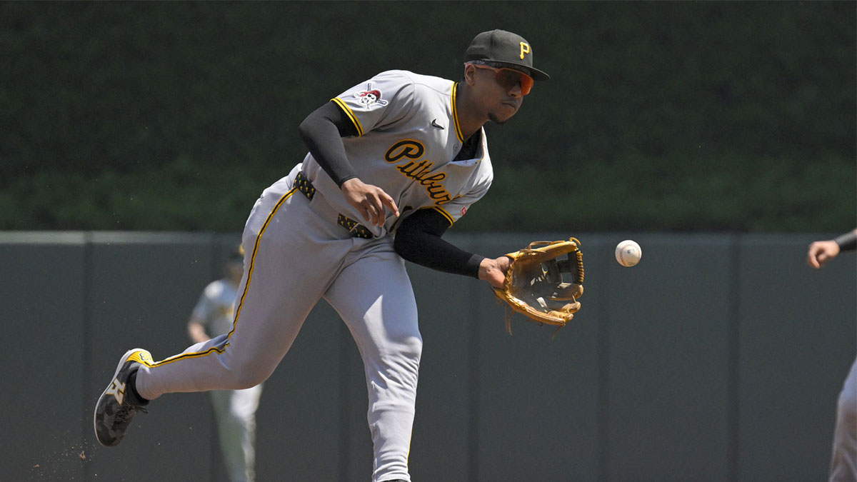 Pittsburgh Pirates infielder Ke'Bryan Hayes (13) fields a ground ball against the Minnesota Twins during the first inning at Target Field.