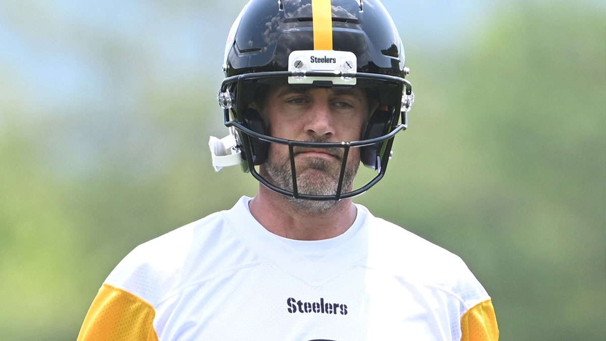 Pittsburgh Steelers quarterback Aaron Rodgers (8) during minicamp at their South Side facility. Mandatory Credit: Philip G. Pavely-Imagn Images