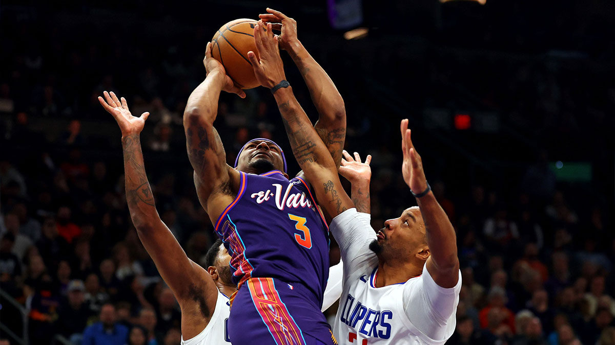 Phoenix Suns guard Bradley Beal (3) shoots the ball against LA Clippers guard Norman Powell (24) during the third quarter at Footprint Center.
