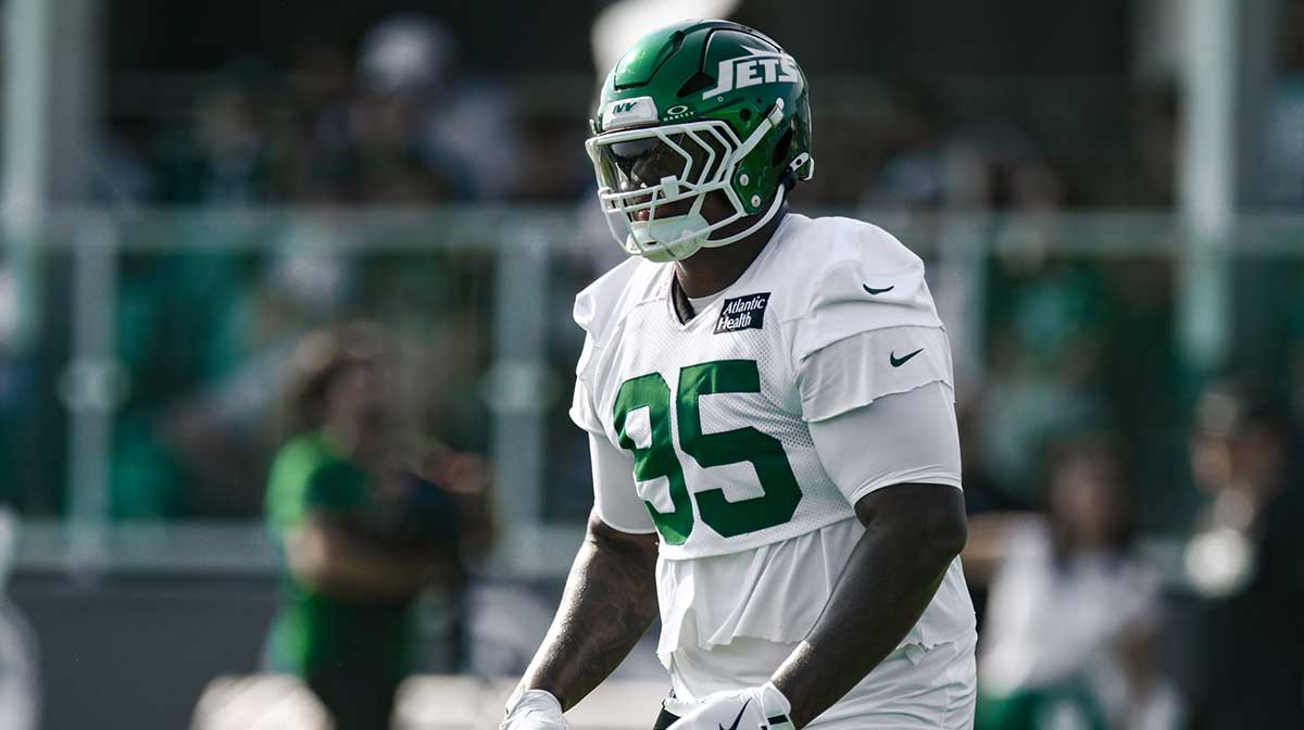 New York Jets defensive tackle Quinnen Williams (95) warms up during training camp at Atlantic Health Jets Training Center.