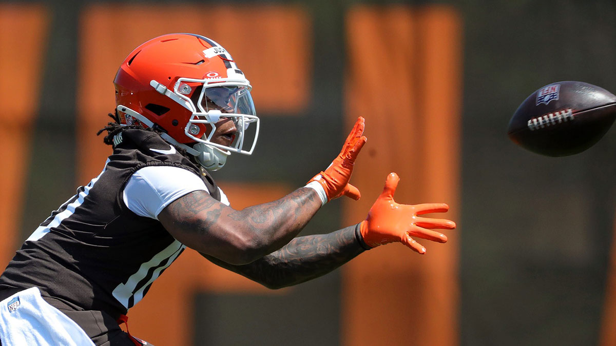 Cleveland Browns running back Quinshon Judkins (10) eyes down a pass during day two of NFL rookie minicamp at the Cleveland Browns training facility on Saturday, May 10, 2025, in Berea, Ohio.