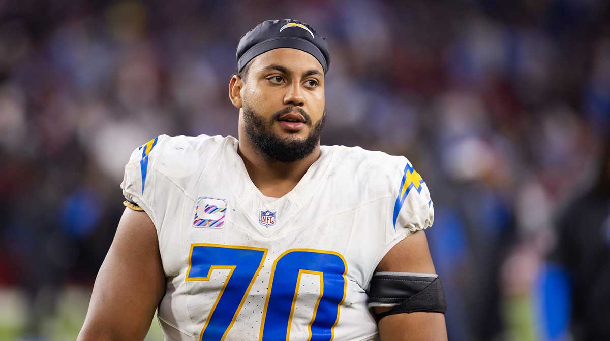 Los Angeles Chargers offensive tackle Rashawn Slater (70) against the Arizona Cardinals at State Farm Stadium.