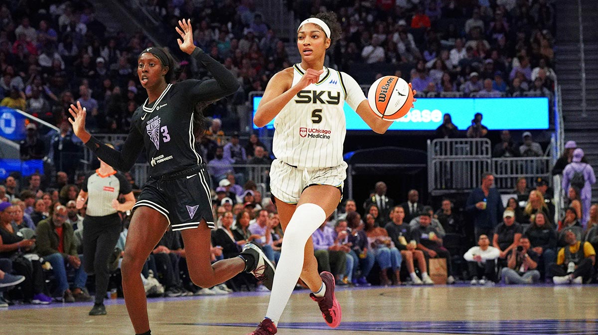 Chicago Sky forward Angel Reese (5) dribbles up court against the Golden State Valkyries in the third quarter at Chase Center.