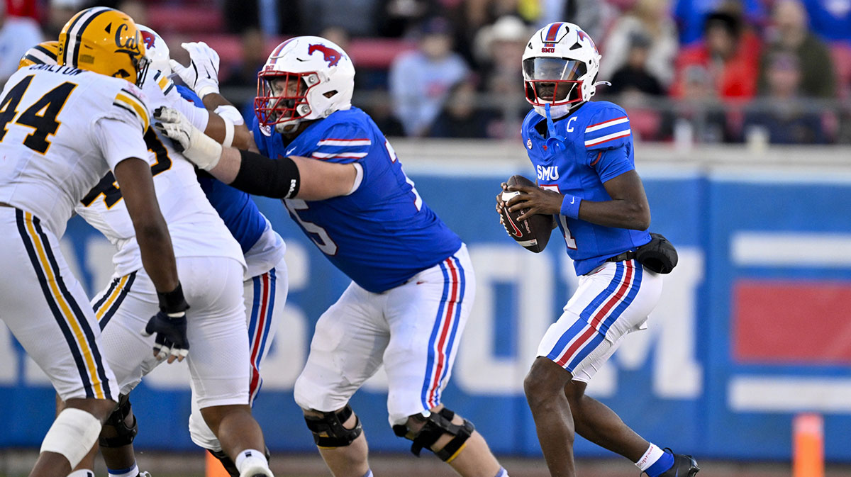 Southern Methodist Mustangs quarterback Kevin Jennings (7) in action during the game between the SMU Mustangs and the California Golden Bears at Gerald J. Ford Stadium.