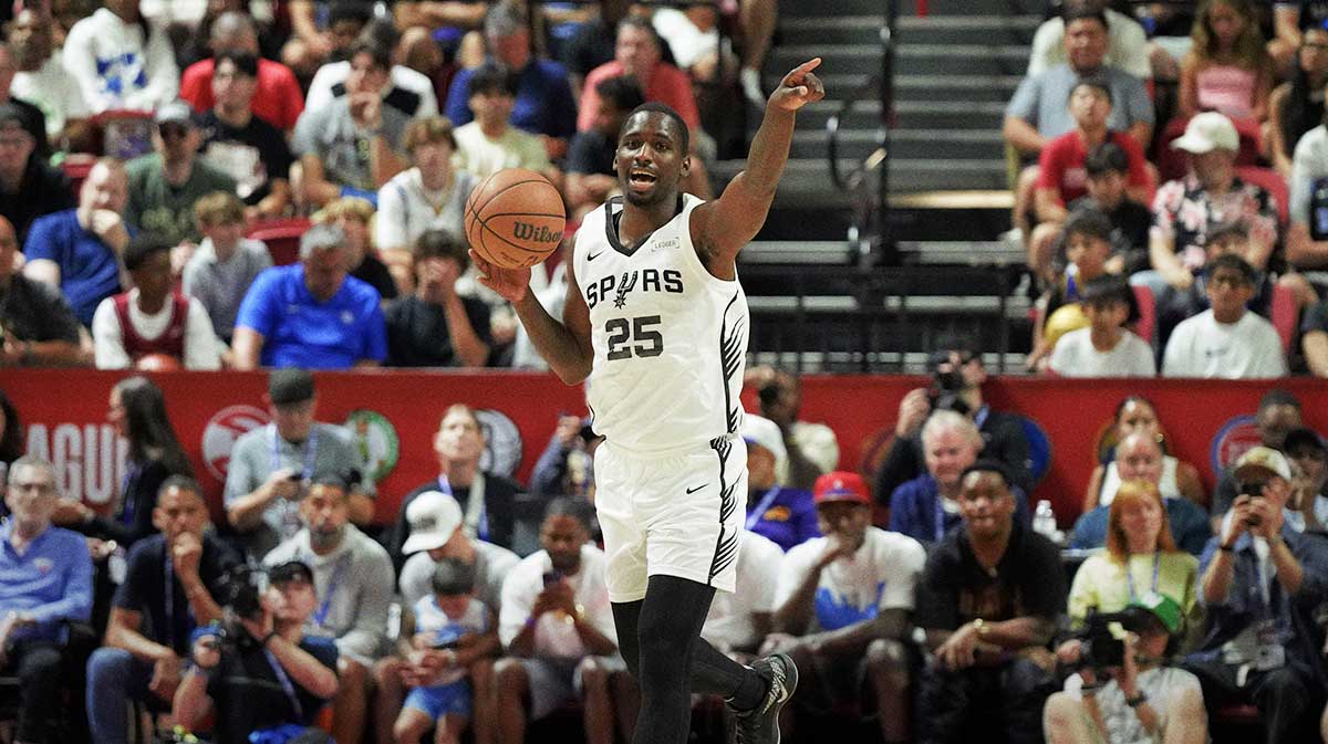 San Antonio Spurs forward David Jones-Garcia (25) gestures to a teammate in the first quarter of their game against the Dallas Mavericks at Thomas & Mack Center.