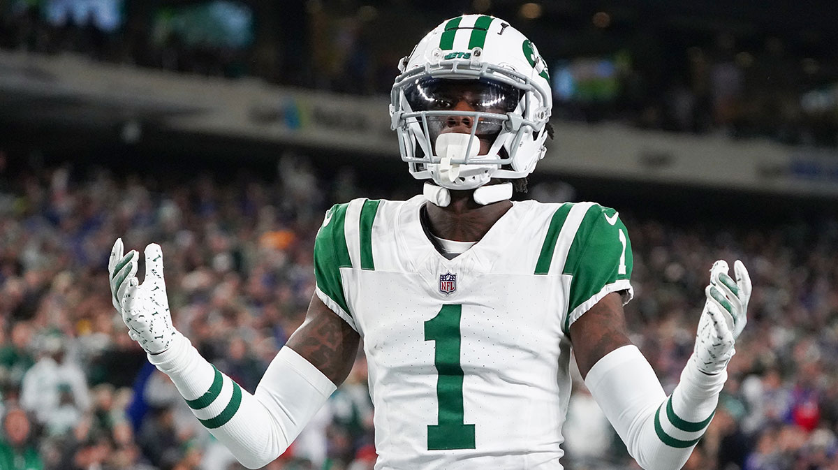 New York Jets cornerback Sauce Gardner (1) reacts to a call during the first half against the Buffalo Bills at MetLife Stadium.