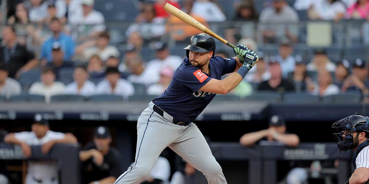 Seattle Mariners catcher Cal Raleigh (29) bats against the New York Yankees during the first inning at Yankee Stadium.
