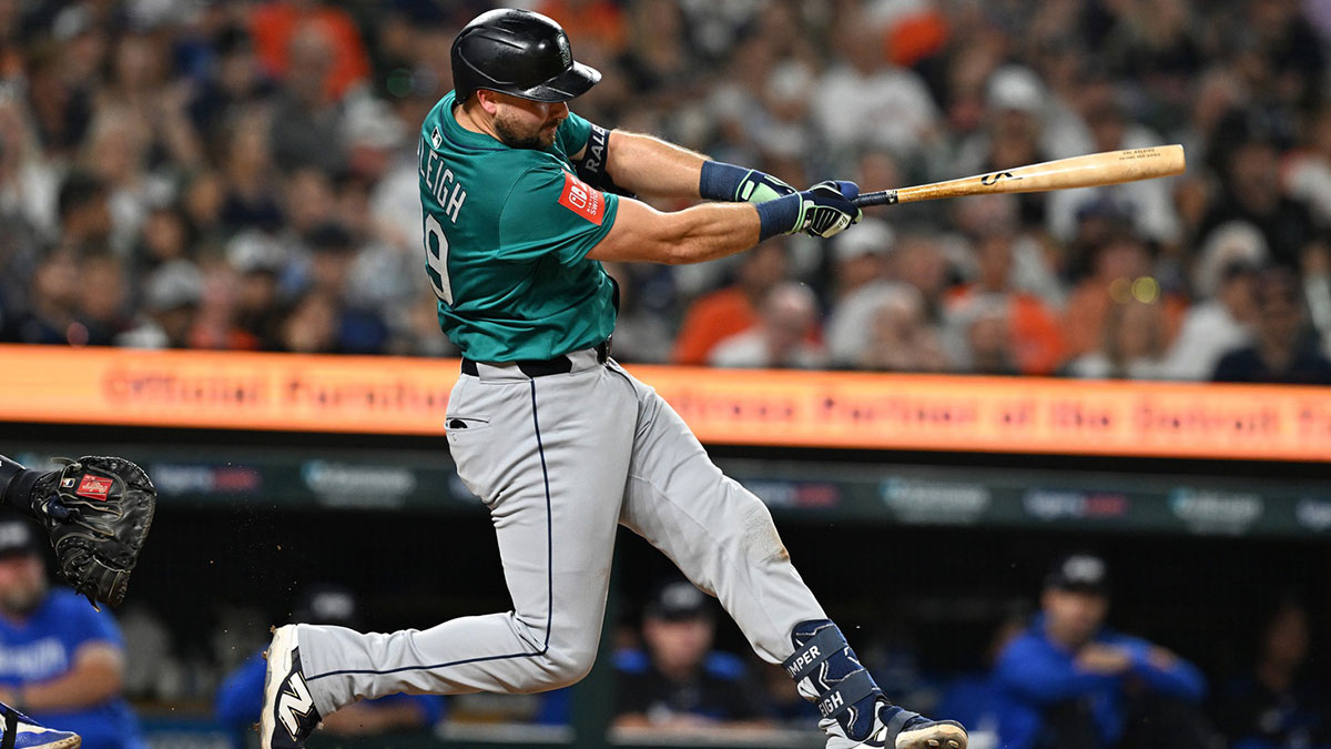 Seattle Mariners designated hitter Cal Raleigh (29) hits a grand slam home run against the Detroit Tigers in the ninth inning at Comerica Park.
