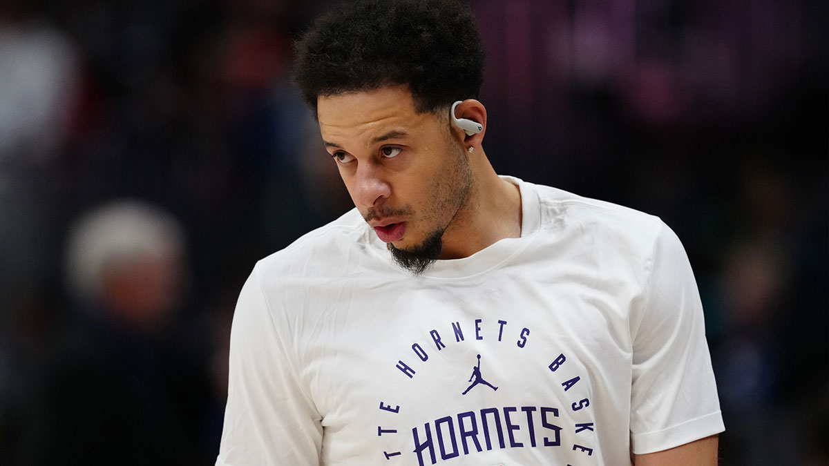 Charlotte Hornets guard Seth Curry (30) warms up before the game against the Denver Nuggets at Ball Arena.