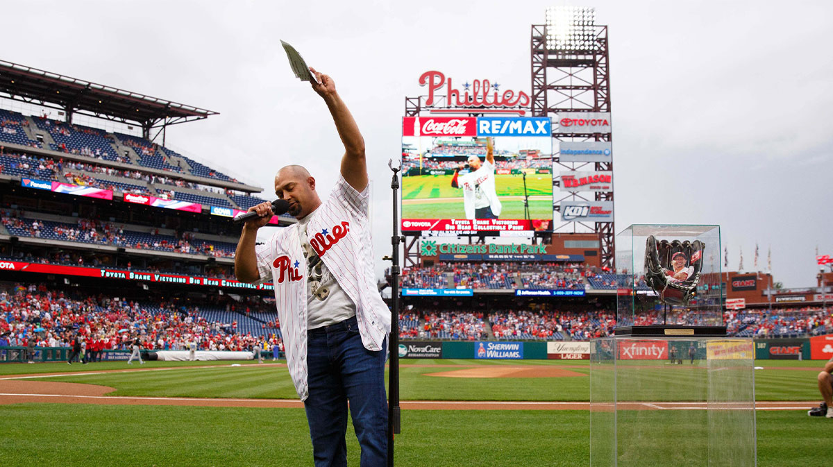 Former Philadelphia Phillies Shane Victorino thanks the fans during his retirement ceremony before a game against the Miami Marlins