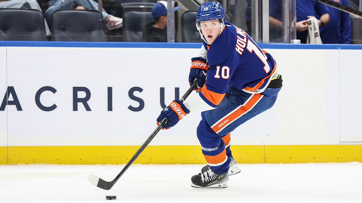 Islanders keep 20-goal winger on $7.25M deal