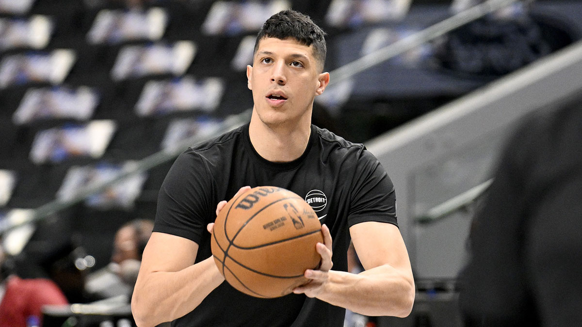 Detroit Pistons forward Simone Fontecchio (19) warms up before the game between the Dallas Mavericks and the Detroit Pistons at the American Airlines Center.
