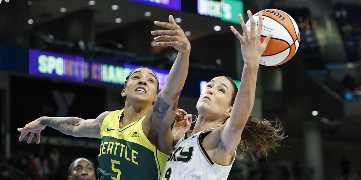 Chicago Sky guard Rebecca Allen (9) battles for the ball with Seattle Storm forward Gabby Williams (5) during the first half at Wintrust Arena.