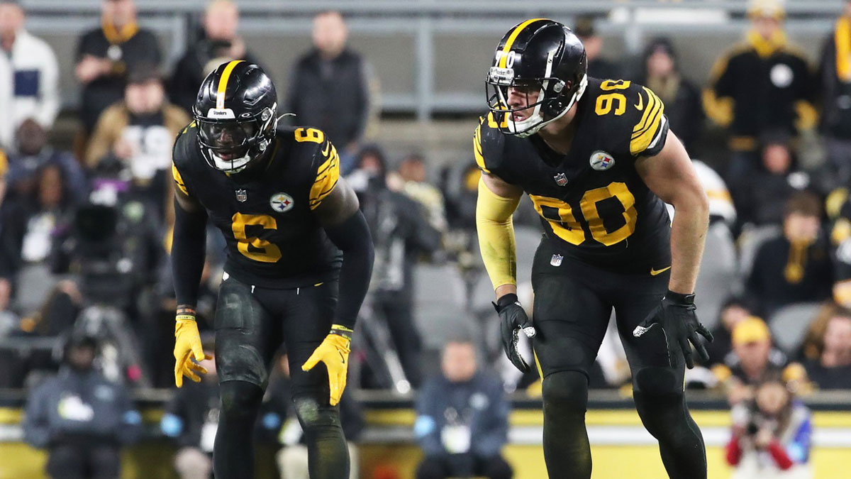 Pittsburgh Steelers linebacker Patrick Queen (6) and linebacker T.J. Watt (90) at the line of scrimmage against the New York Giants during the fourth quarter at Acrisure Stadium.