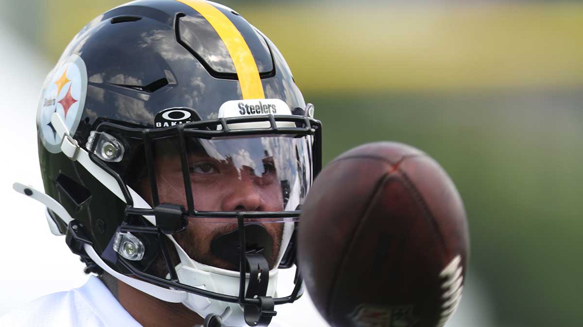Latrobe, PA, USA; Pittsburgh Steelers running back Jaylen Warren (30) participates in drills during training camp at Saint Vincent College.
