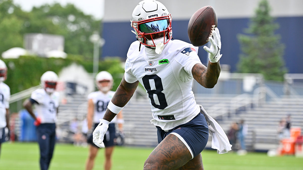 New England Patriots wide receiver Stefon Diggs (8) tries to catch the ball during minicamp at Gillette Stadium.