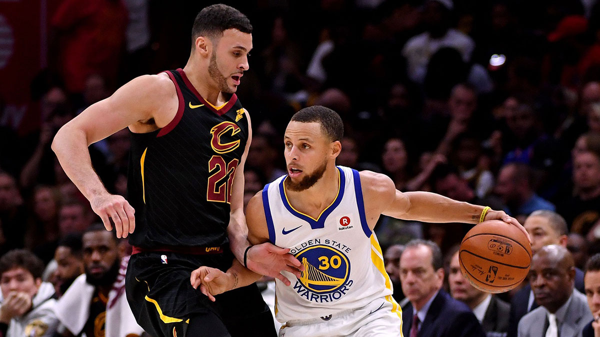 The Golden State Warriors goalkeeper Stephen Curry (30) manages the ball against the Cleveland Cavaliers striker, Larry Nance Jr. (22) in the fourth quarter of the Fourth match of the 2018 NBA final at Quicken Loans Arena.
