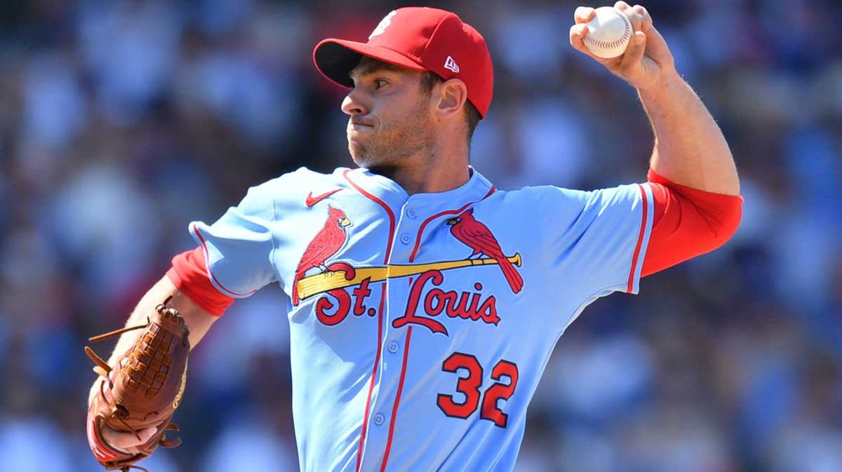 St. Louis Cardinals pitcher Steven Matz (32) pitches during the sixth inning against the Chicago Cubs at Wrigley Field.