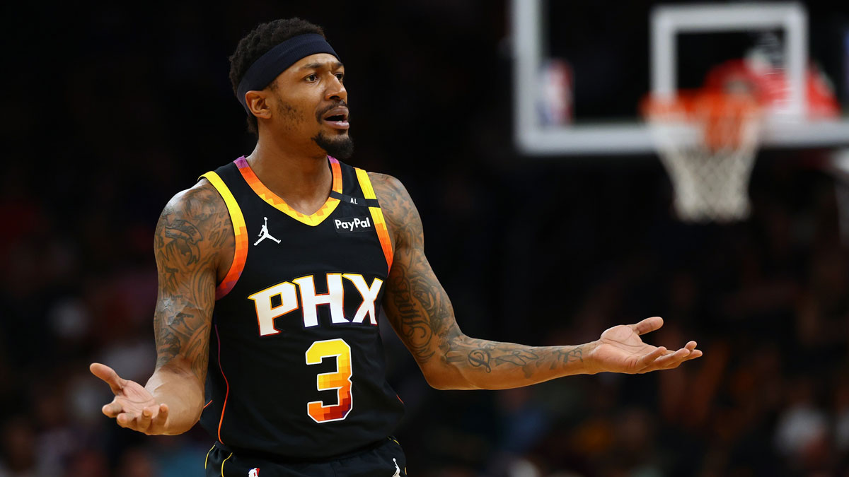 Suns guard Bradley Beal (3) reacts against the Oklahoma City Thunderduring the first half at Footprint Center with John Collins and Norman Powell in the background