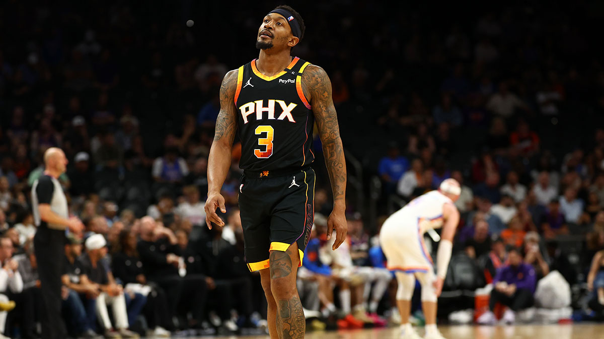 Suns guard Bradley Beal (3) reacts against the Oklahoma City Thunder during the second half at Footprint Center