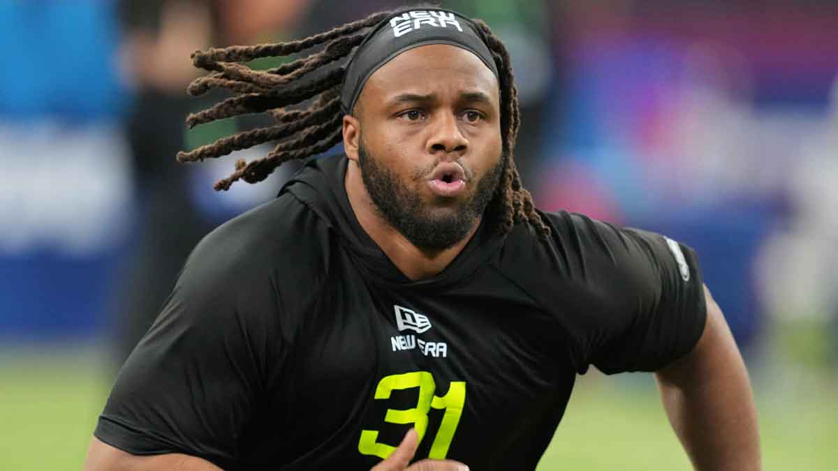 South Carolina defensive lineman TJ Sanders (DL31) participates in drills during the 2025 NFL Combine at Lucas Oil Stadium.