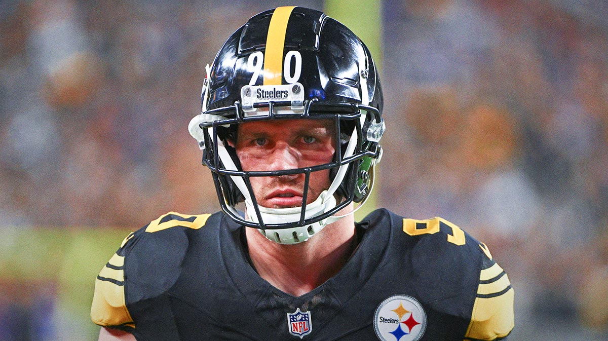Pittsburgh Steelers linebacker T.J. Watt (90)gets ready to take the field against the New York Giants during the first quarter at Acrisure Stadium.