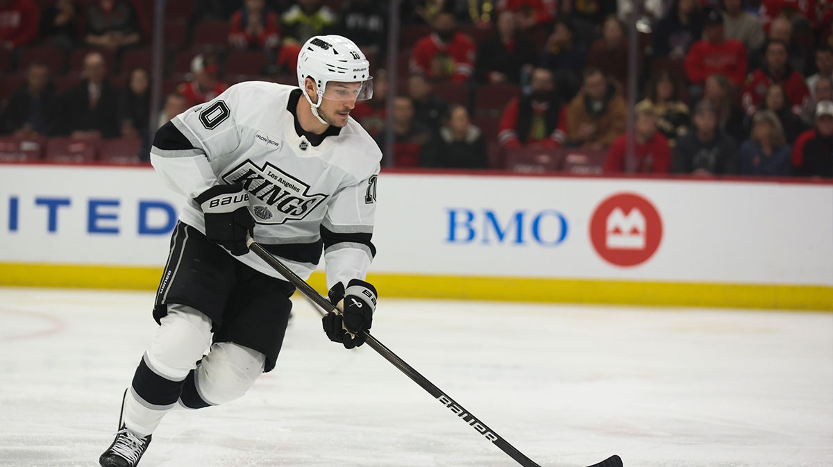 Los Angeles Kings left wing Tanner Jeannot (10) skates with the puck during the first period against the Chicago Blackhawks at United Center.