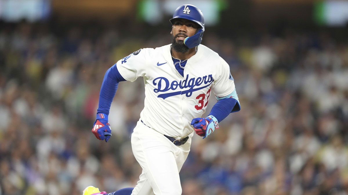 Los Angeles Dodgers right fielder Teoscar Hernandez (37) grounds out to Chicago White Sox second baseman Lenyn Sosa (50) in the eighth inning at Dodger Stadium.
