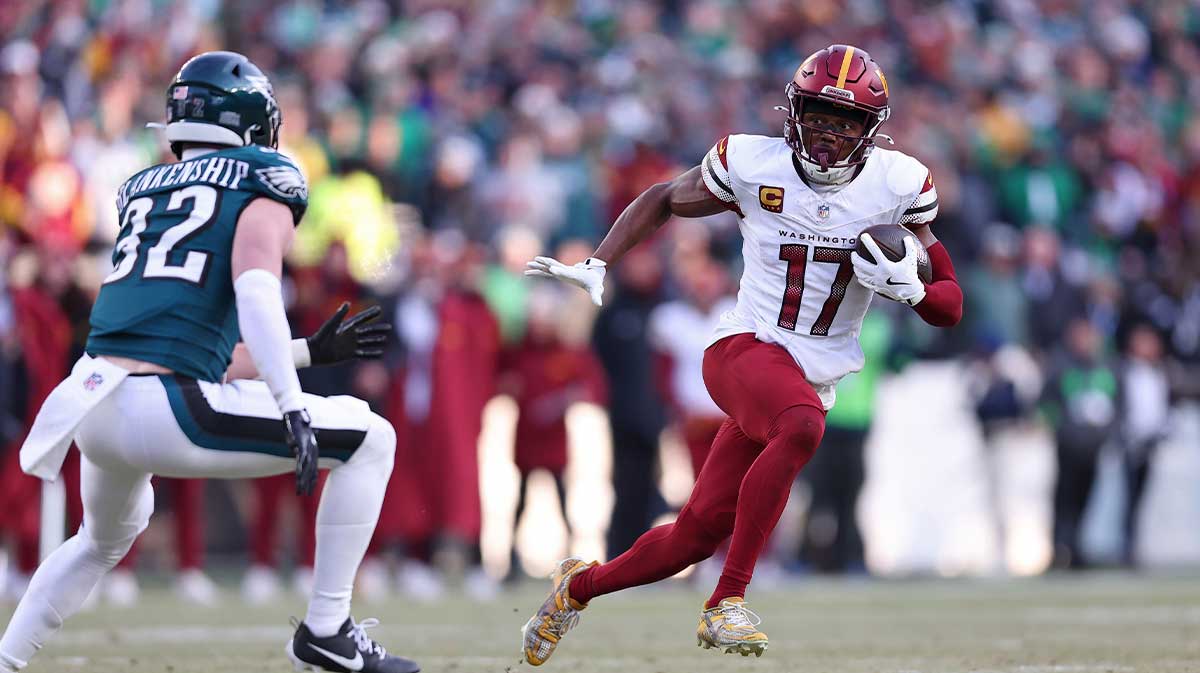 Washington Commanders wide receiver Terry McLaurin (17) runs with the ball for a touchdown against the Philadelphia Eagles during the first half in the NFC Championship game at Lincoln Financial Field.