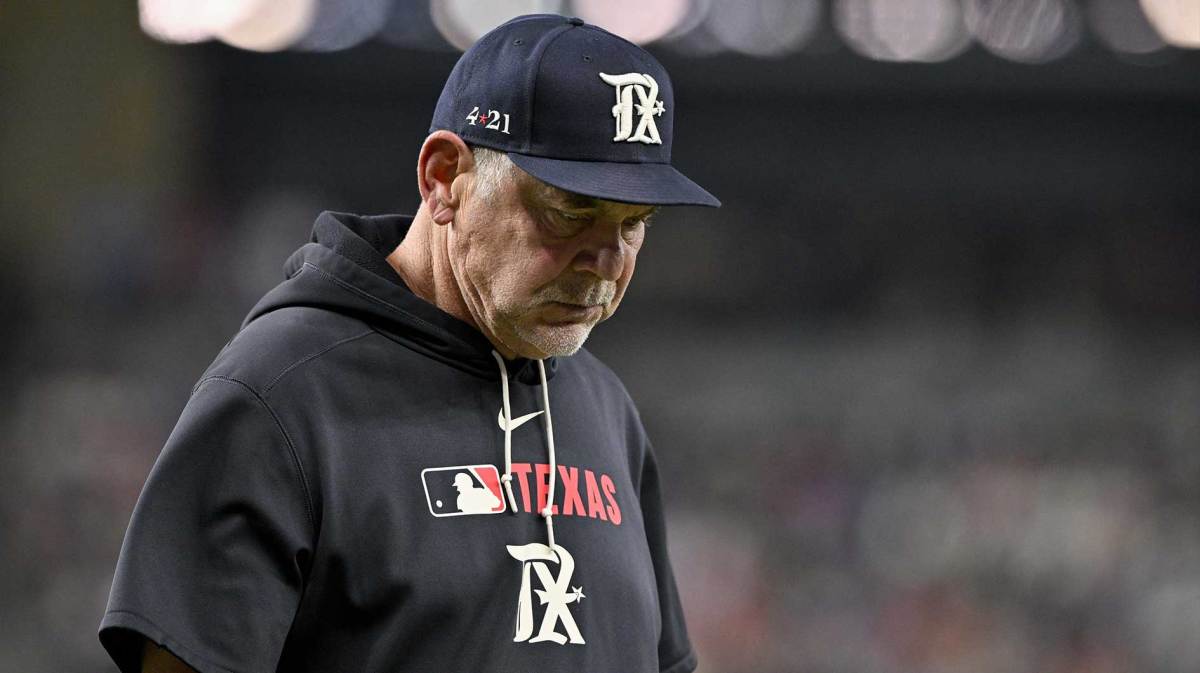 Texas Rangers manager Bruce Bochy (15) during the game between the Texas Rangers and the Atlanta Braves at Globe Life Field.