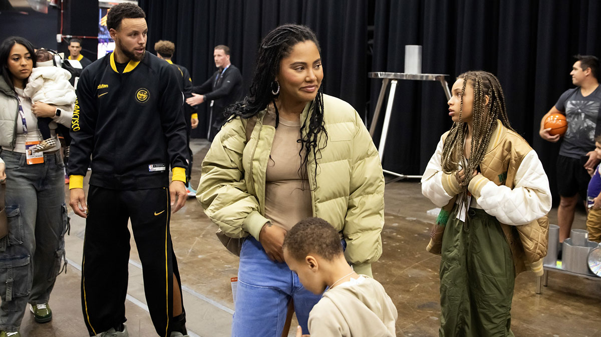Golden State Warriors guard Stephen Curry (30) with wife Ayesha Curry prior to the game against the Phoenix Suns at Footprint Center. 
