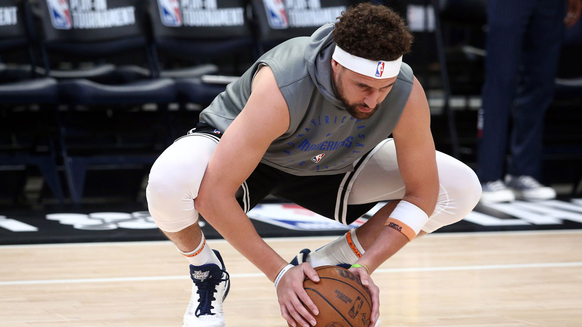 Dallas Mavericks guard Klay Thompson (31) stretches during warm ups prior to a game against the Memphis Grizzlies at FedExForum.