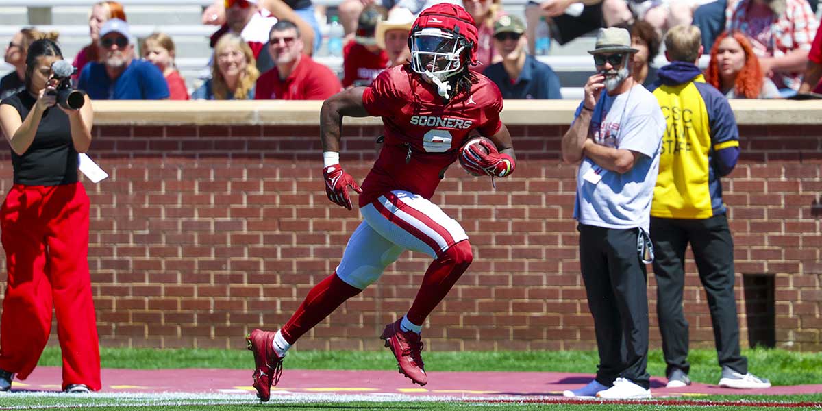 Oklahoma Sooners running back Tory Blaylock (6) makes a touchdown catch during the Crimson Combine at Gaylord Family-Oklahoma Memorial Stadium.