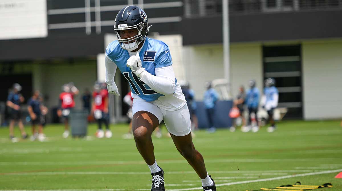 Tennessee Titans wide receiver Treylon Burks (16) does foot work drills during minicamp at Nissan Stadium.