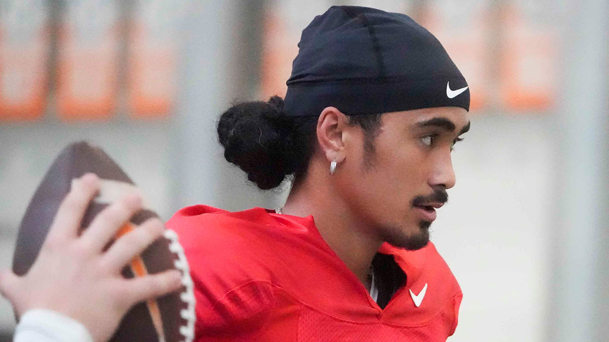 Tennessee quarterback Nico Iamaleava (8) during a Tennessee football practice, Tuesday, Dec. 17, 2024.