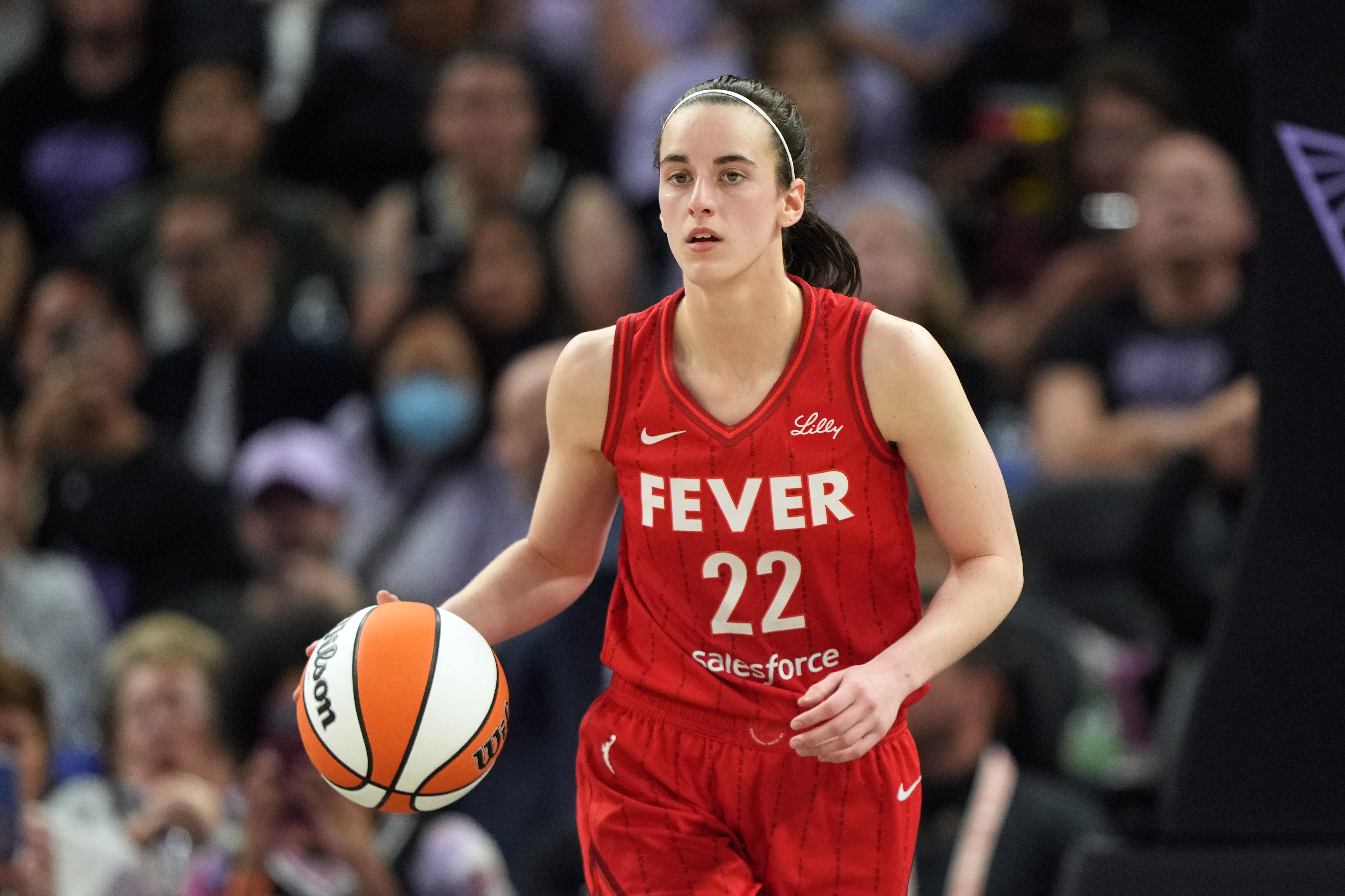 Indiana Fever guard Caitlin Clark (22) dribbles against the Golden State Valkyries during the fourth quarter at Chase Center.