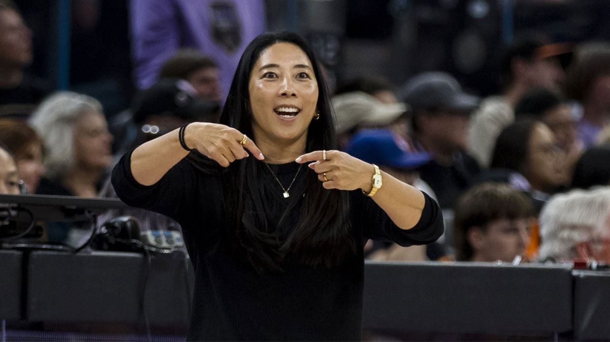 Golden State Valkyries head coach Natalie Nakase gestures during the fourth quarter against the Dallas Wings at Chase Center.