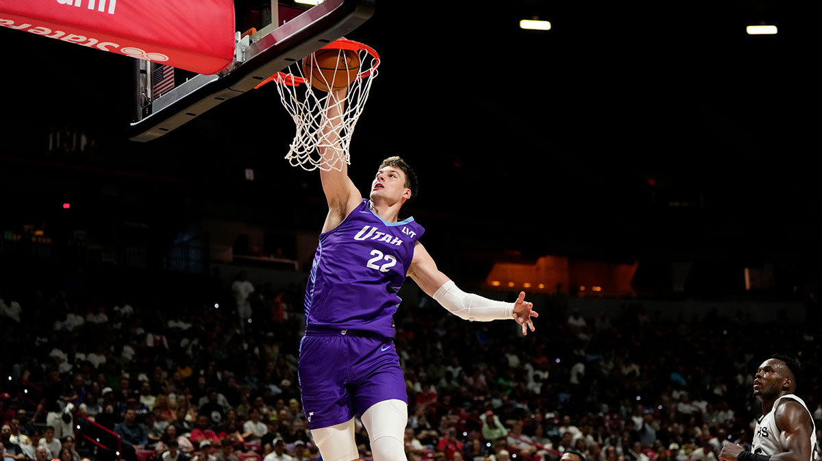 Utah Jazz forward Kyle Filipowski (22) dunks the ball against the San Antonio Spurs during the first half of a NBA basketball game at the Thomas & Mack Center.