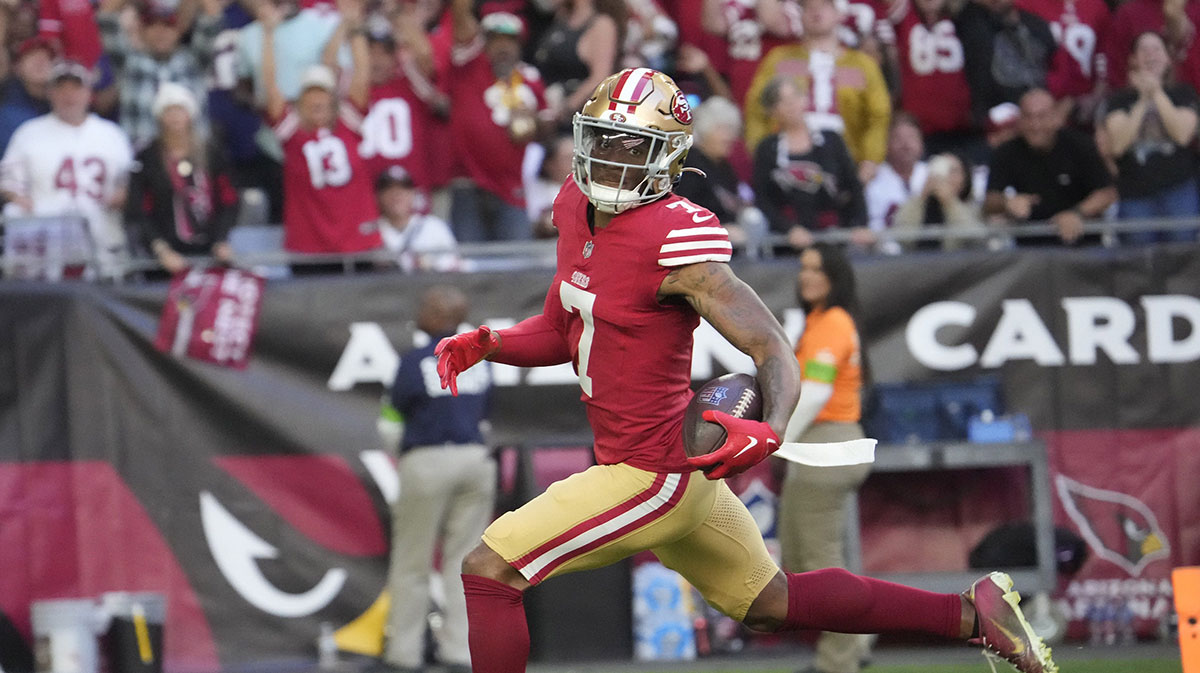 San Francisco 49ers cornerback Charvarius Ward (7) returns an interception for a touchdown against the Arizona Cardinals during the first quarter at State Farm Stadium in Glendale on Dec. 17, 2023.