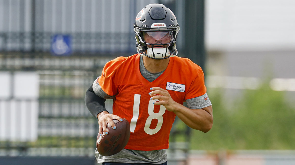 Chicago Bears quarterback Caleb Williams (18) runs with the ball during training camp at Halas Hall.