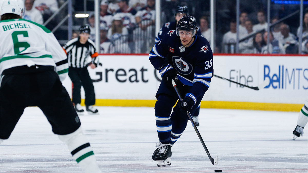 Jets lock up depth forward on $3.7 million extension, avoiding arbitration