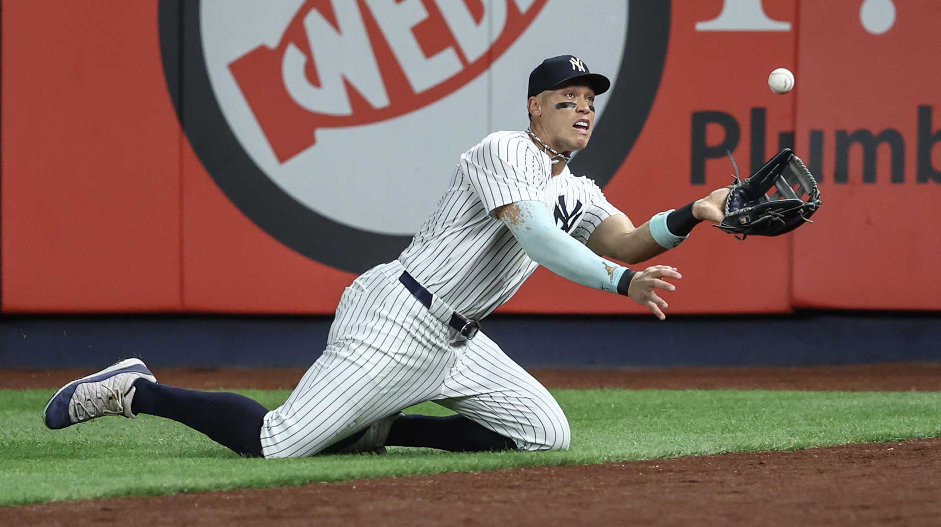 New York Yankees right fielder Aaron Judge (99) makes a diving catch in the eighth inning against the Chicago Cubs at Yankee Stadium.